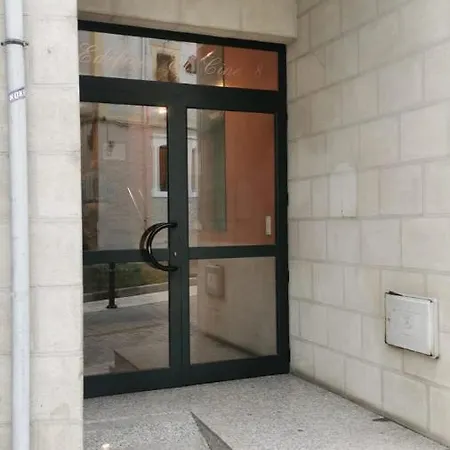 Apartment Cinema